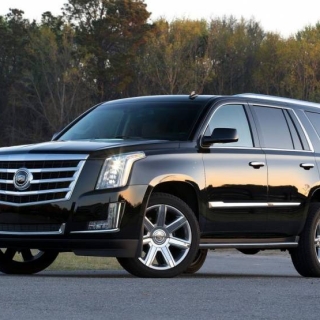 2017-Cadillac-Escalade-exterior-black-color-side-view-headlights-and-alloy-wheels